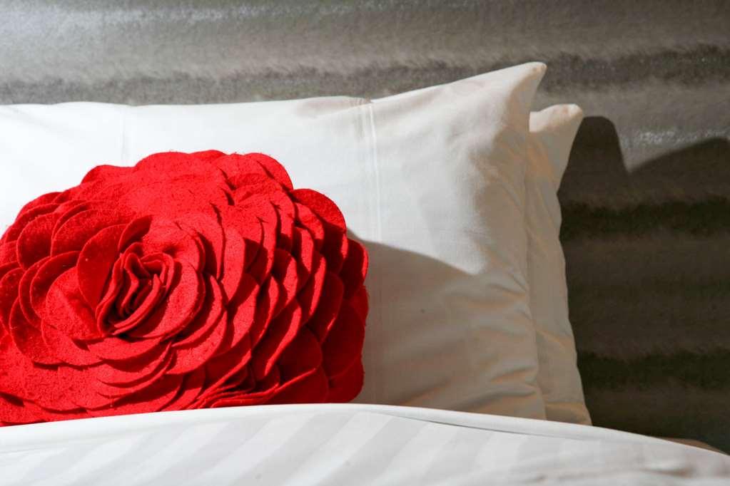 The House Hotel, An Ascend Hotel Collection Member غالواي الغرفة الصورة